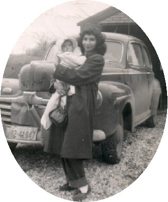 Aurora Hernandez with her daughter in Davenport, Iowa, 1952